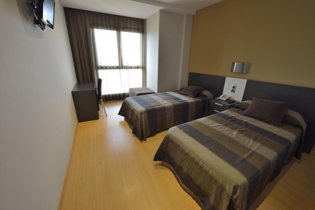 Hotel Ciutat D'אמפוסטה מראה חיצוני תמונה
