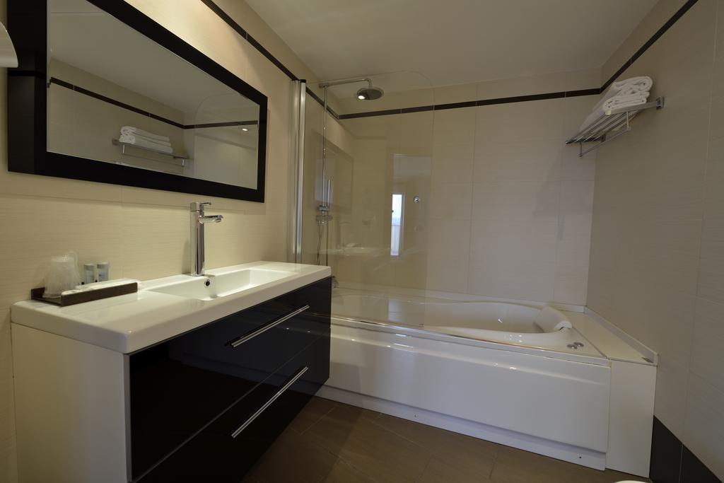 Hotel Ciutat D'אמפוסטה מראה חיצוני תמונה
