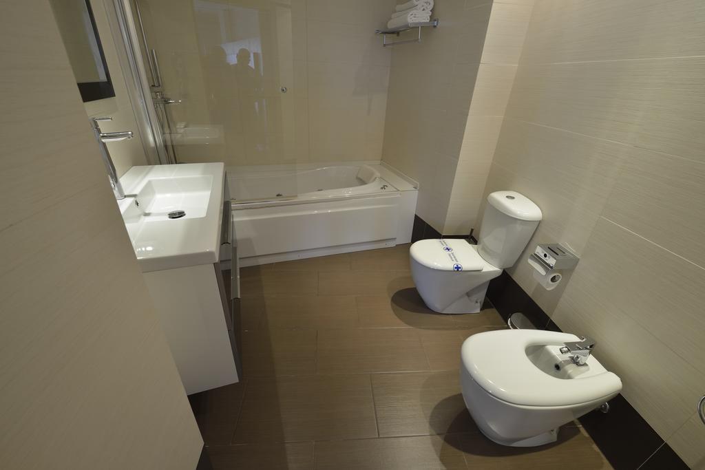 Hotel Ciutat D'אמפוסטה מראה חיצוני תמונה