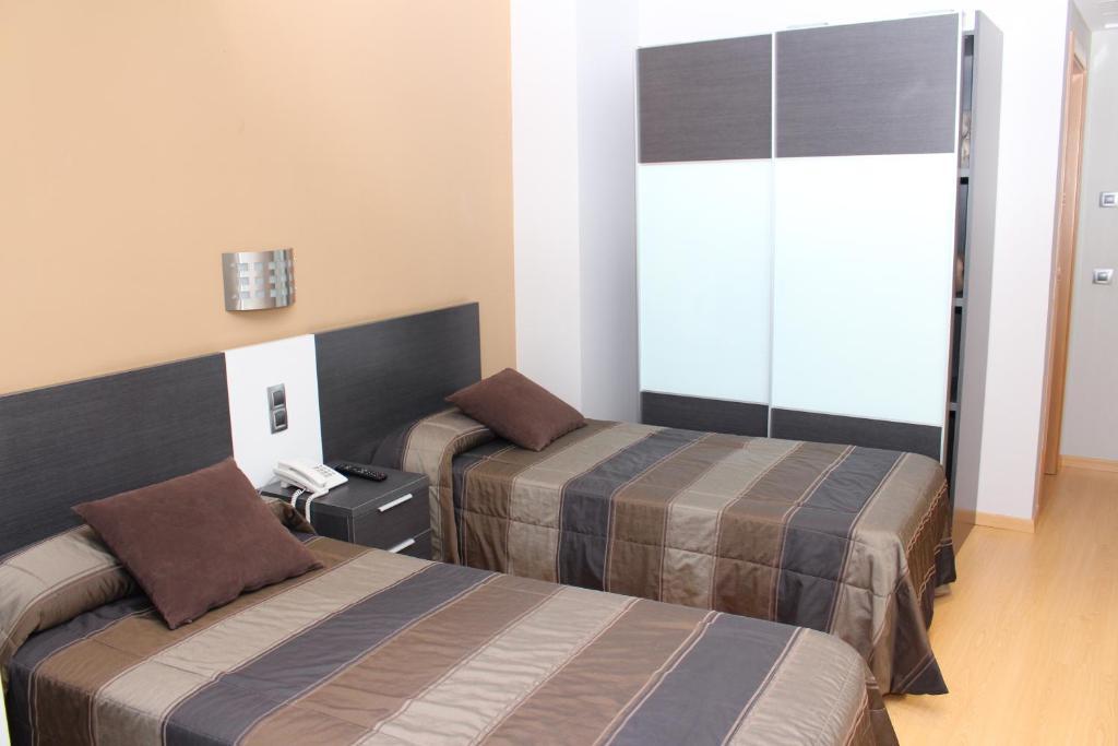 Hotel Ciutat D'אמפוסטה מראה חיצוני תמונה