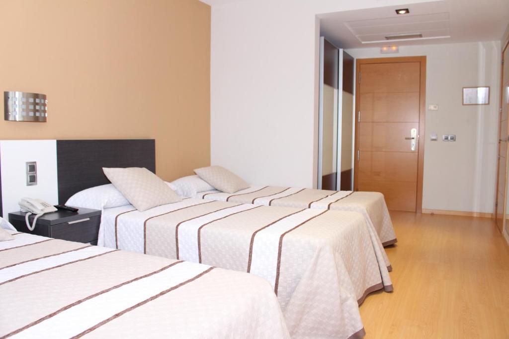 Hotel Ciutat D'אמפוסטה מראה חיצוני תמונה