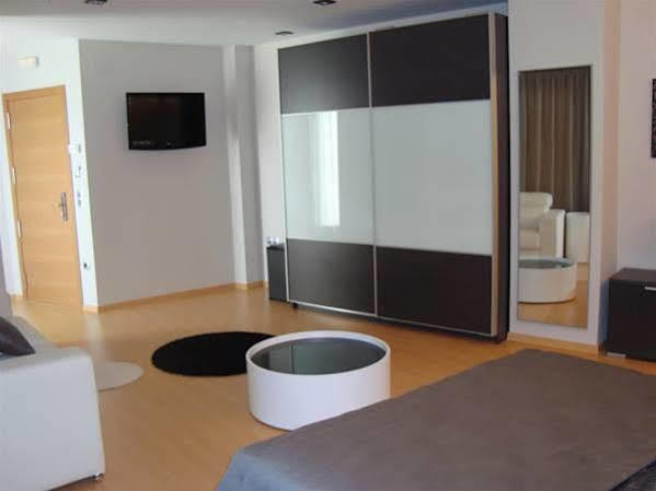 Hotel Ciutat D'אמפוסטה מראה חיצוני תמונה